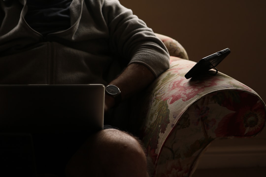 Ferramentas de produtividade e automação em laptop moderno